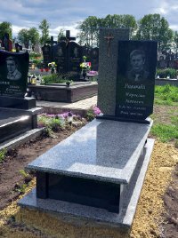 Пам'ятник з червоного граніту купити у львові
