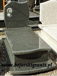 Пам'ятник із темного граніту ціни у львові