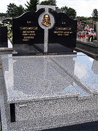 Пам'ятник із сірого граніту для двох поховань львів