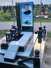 Пам'ятник із сірого граніту для двох поховань львів