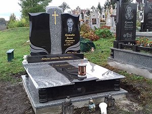 Пам'ятник з граніту для двох поховань у львові