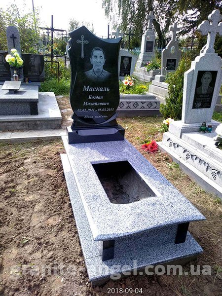 Пам'ятник одинарний з сірого граніту розмір 186х86см