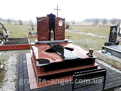 Пам'ятник подвійний з чорного і червоного  граніту розмір 216х186см
